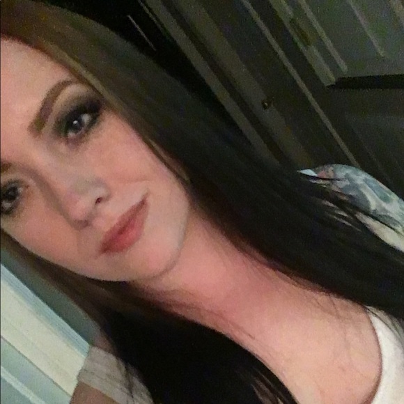 Meet your Posher, Shelby - Picture 2 of 3